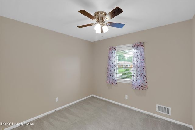 2704 Alps Rd, Louisville, KY 40216