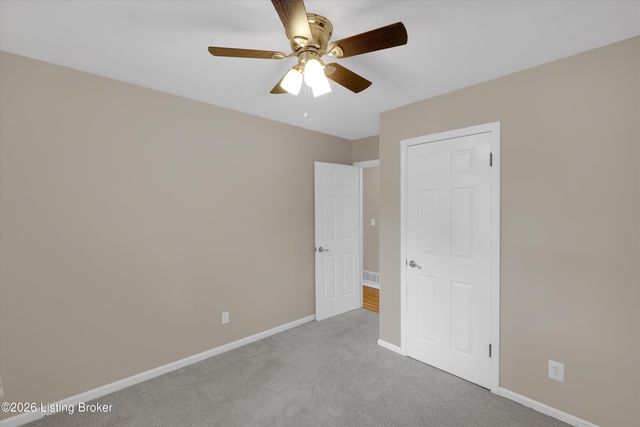 2704 Alps Rd, Louisville, KY 40216