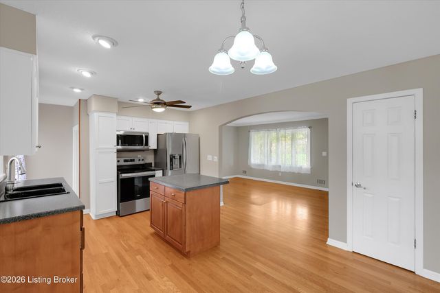 2704 Alps Rd, Louisville, KY 40216
