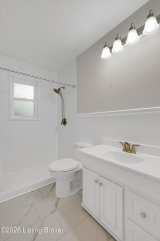 2704 Alps Rd, Louisville, KY 40216