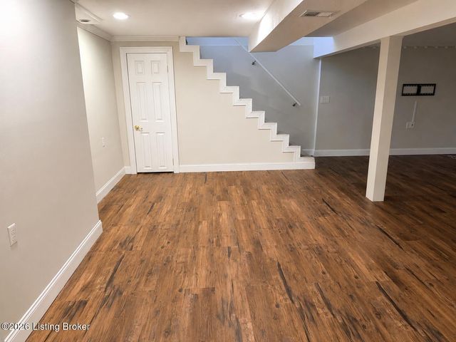 2704 Alps Rd, Louisville, KY 40216
