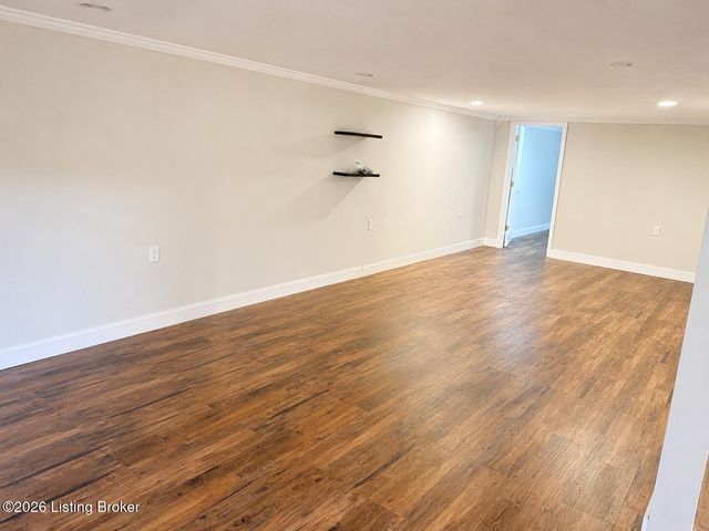 2704 Alps Rd, Louisville, KY 40216