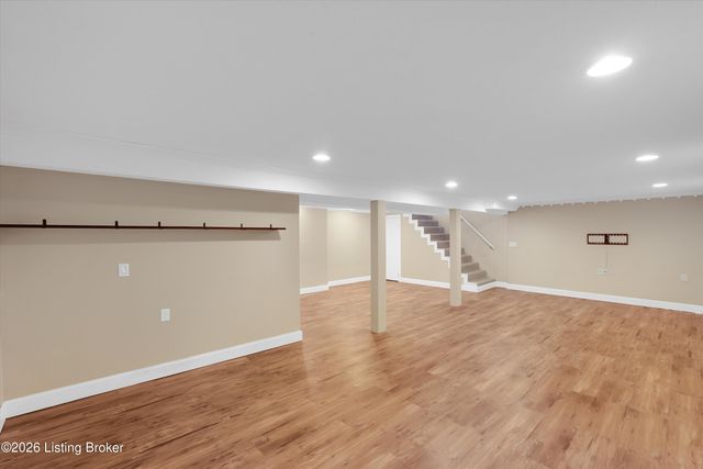2704 Alps Rd, Louisville, KY 40216
