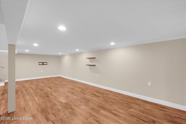 2704 Alps Rd, Louisville, KY 40216