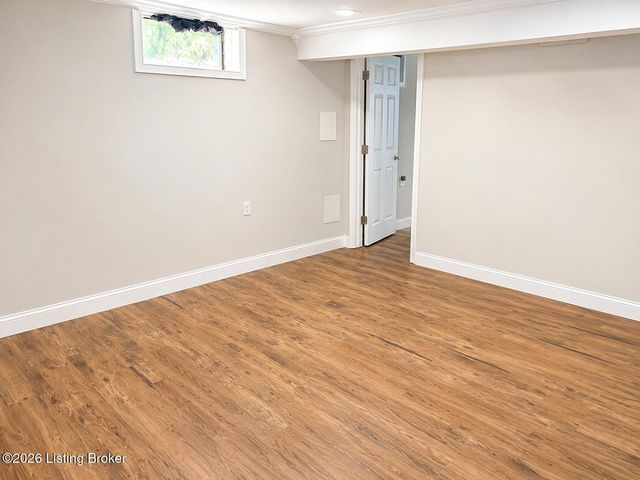 2704 Alps Rd, Louisville, KY 40216
