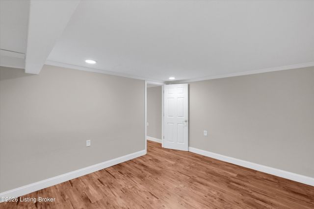 2704 Alps Rd, Louisville, KY 40216