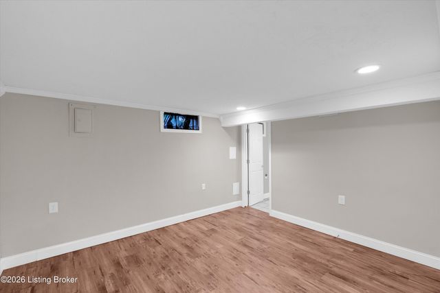 2704 Alps Rd, Louisville, KY 40216