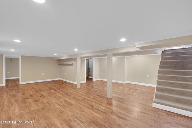 2704 Alps Rd, Louisville, KY 40216