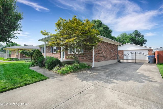 2704 Alps Rd, Louisville, KY 40216