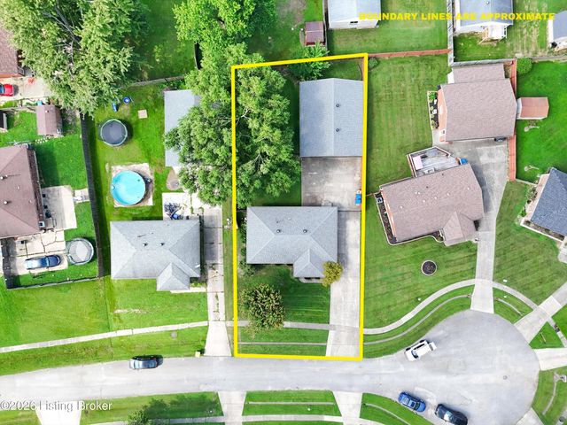 2704 Alps Rd, Louisville, KY 40216