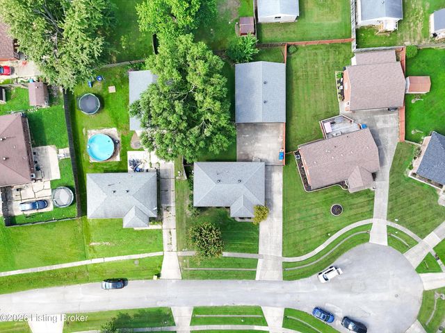 2704 Alps Rd, Louisville, KY 40216