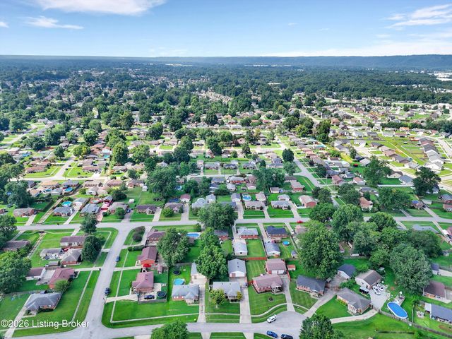 2704 Alps Rd, Louisville, KY 40216