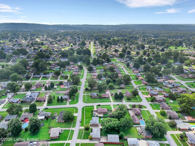 2704 Alps Rd, Louisville, KY 40216