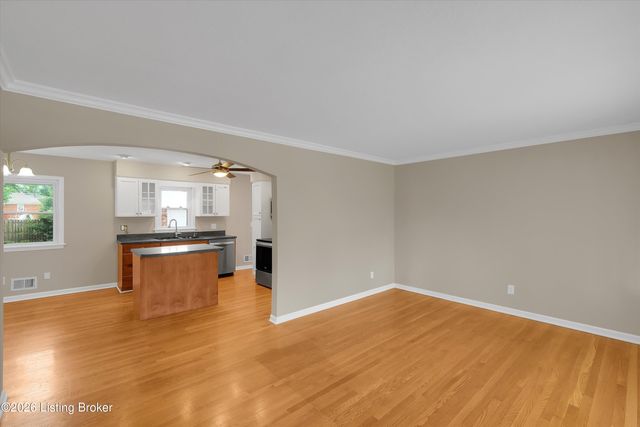 2704 Alps Rd, Louisville, KY 40216