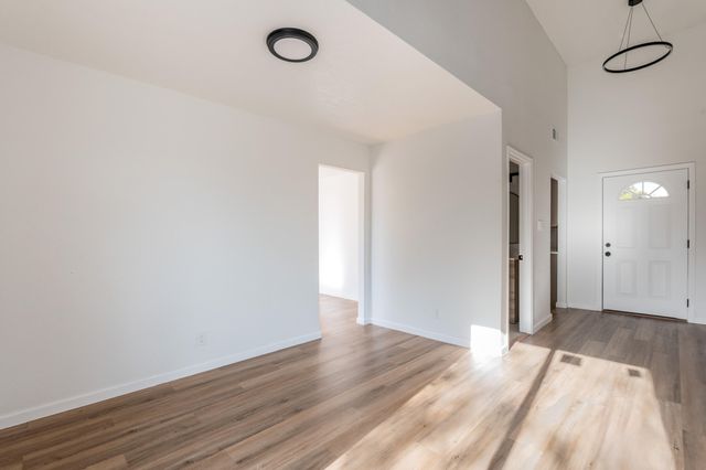 303 Oreja De Oro Drive SE, Albuquerque, NM 87124