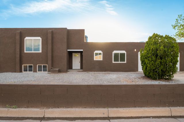 303 Oreja De Oro Drive SE, Albuquerque, NM 87124