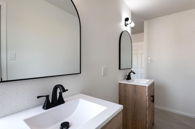 303 Oreja De Oro Drive SE, Albuquerque, NM 87124