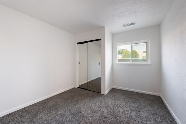 303 Oreja De Oro Drive SE, Albuquerque, NM 87124