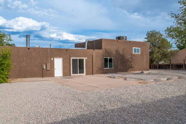 303 Oreja De Oro Drive SE, Albuquerque, NM 87124