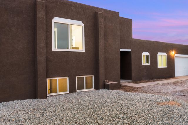 303 Oreja De Oro Drive SE, Albuquerque, NM 87124