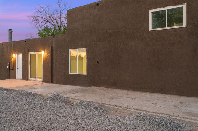 303 Oreja De Oro Drive SE, Albuquerque, NM 87124