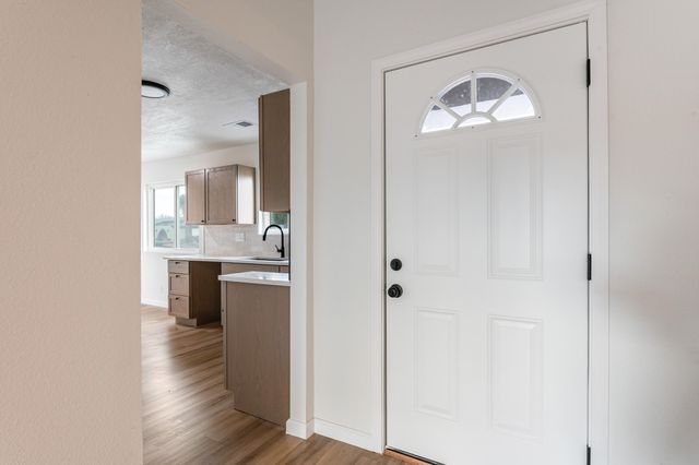 303 Oreja De Oro Drive SE, Albuquerque, NM 87124