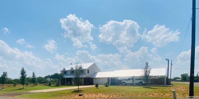 606 S Phelps, Dilley, TX 78017