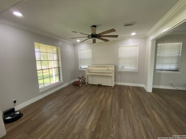 606 S Phelps, Dilley, TX 78017