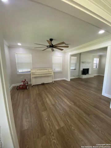 606 S Phelps, Dilley, TX 78017