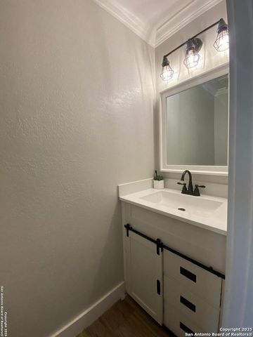 606 S Phelps, Dilley, TX 78017