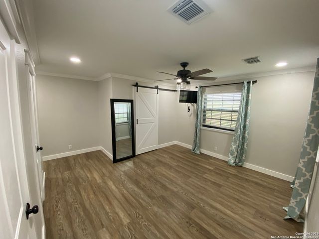 606 S Phelps, Dilley, TX 78017