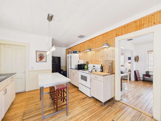 37 Robinson Avenue, Rochester, VT 05767