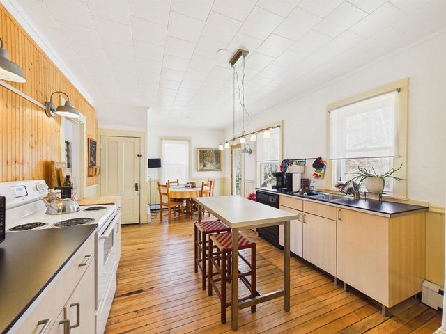 37 Robinson Avenue, Rochester, VT 05767