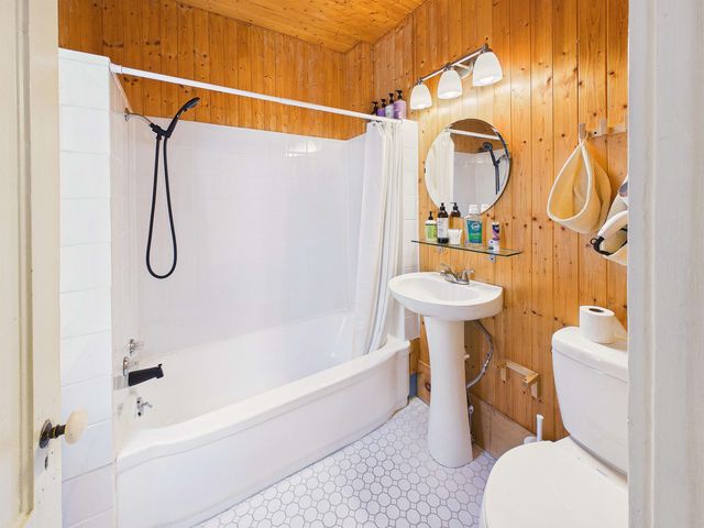 37 Robinson Avenue, Rochester, VT 05767