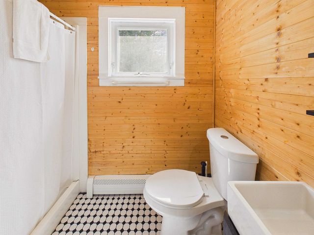 37 Robinson Avenue, Rochester, VT 05767