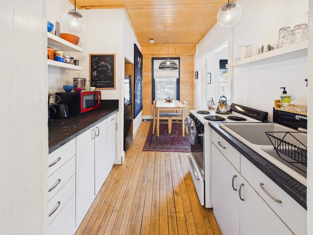 37 Robinson Avenue, Rochester, VT 05767