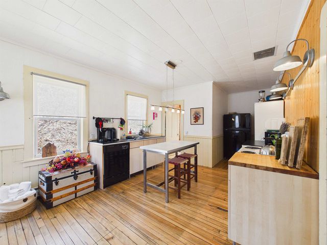 37 Robinson Avenue, Rochester, VT 05767