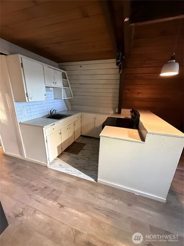 550 E Trails End Drive, Belfair, WA 98528