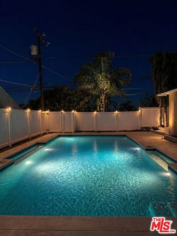 9811 N Cabanas Avenue, Tujunga, CA 91042