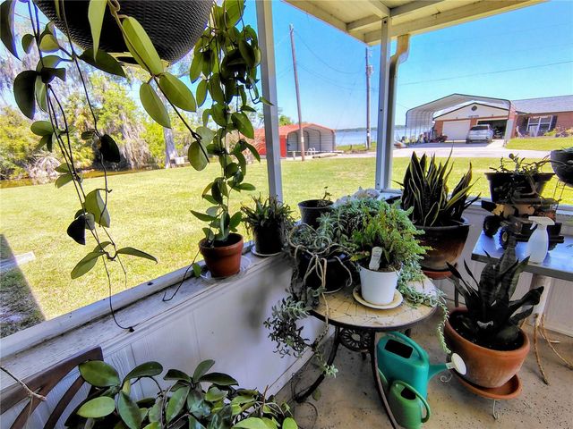 664 CR 467, Lake Panasoffkee, FL 33538