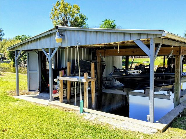 664 CR 467, Lake Panasoffkee, FL 33538