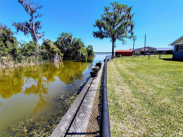 664 CR 467, Lake Panasoffkee, FL 33538
