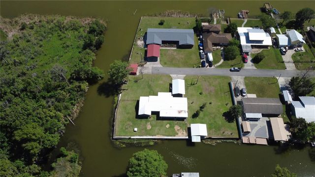 664 CR 467, Lake Panasoffkee, FL 33538