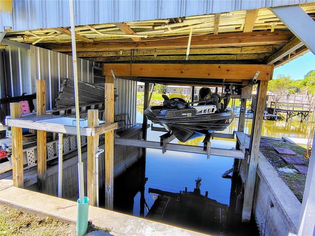 664 CR 467, Lake Panasoffkee, FL 33538