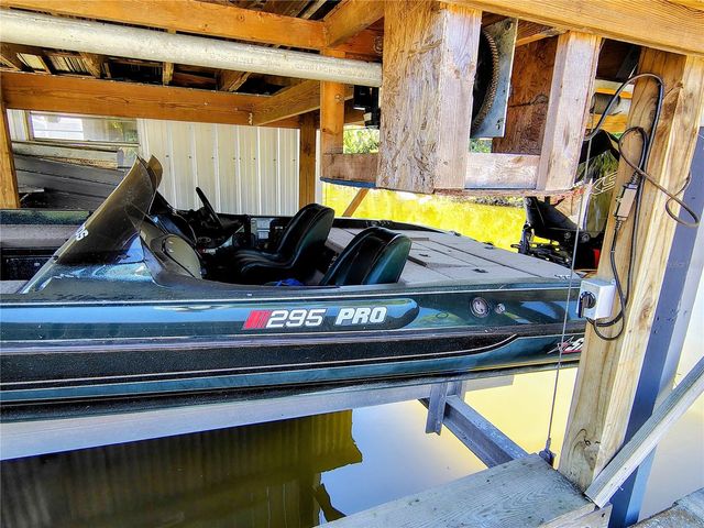 664 CR 467, Lake Panasoffkee, FL 33538