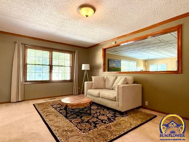 2904 Belle Haven, Lawrence, KS 66046