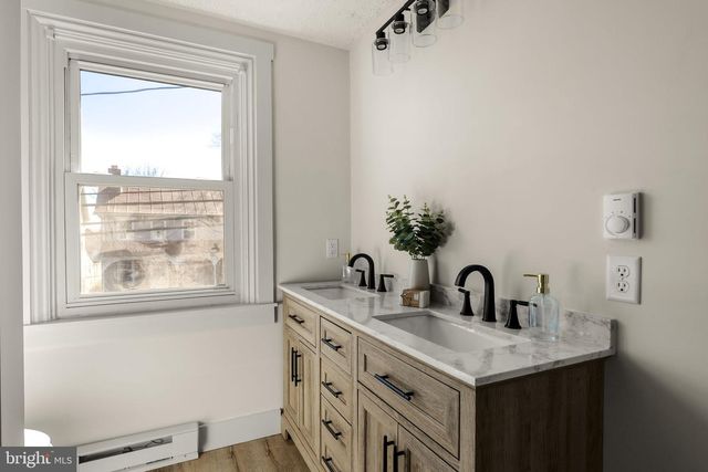 204 N HOERNERSTOWN RD, Hummelstown, PA 17036