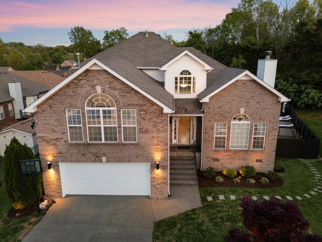 4277 October Woods Dr, Antioch, TN 37013