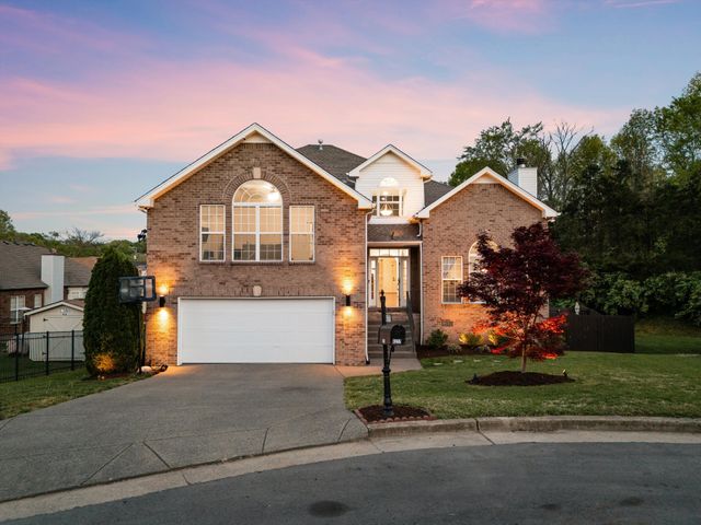 4277 October Woods Dr, Antioch, TN 37013