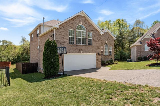 4277 October Woods Dr, Antioch, TN 37013